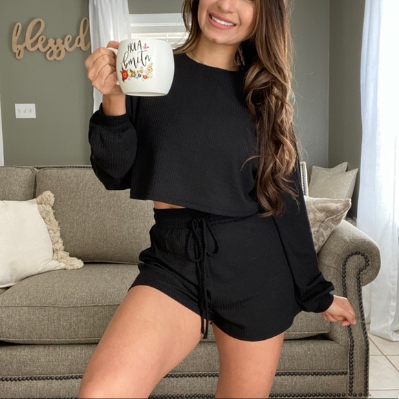 New Lounge Pullover & High-rise Shorts Set Black - Picture 4 of 5